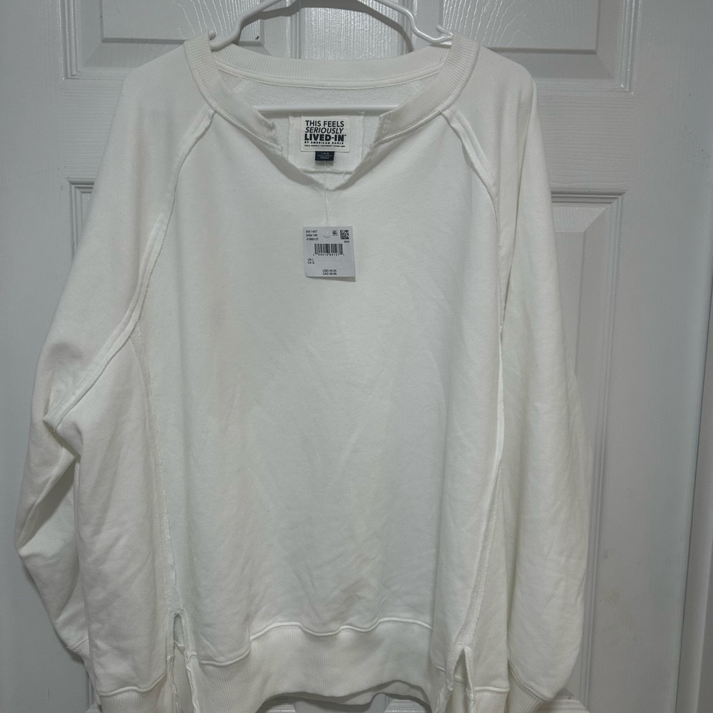 American Eagle AE Big Hug Crew Neck Sweatshirt NWT size large in white